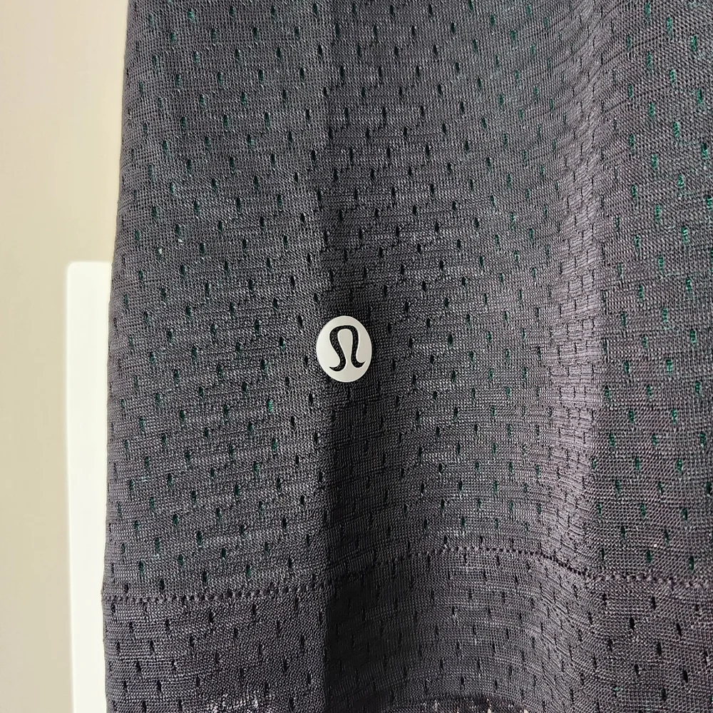 Lululemon Double Layered Mesh Reversible Tank - Picture 5 of 5